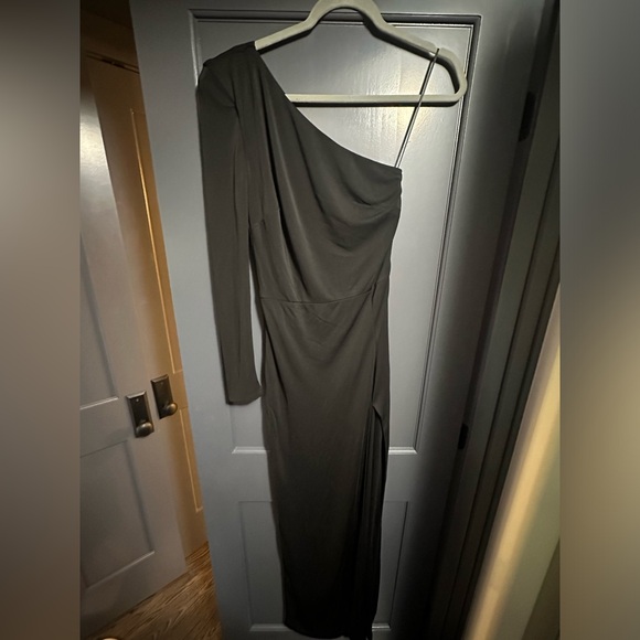 Nadine Merabi classic one shoulder gown - Picture 3 of 6